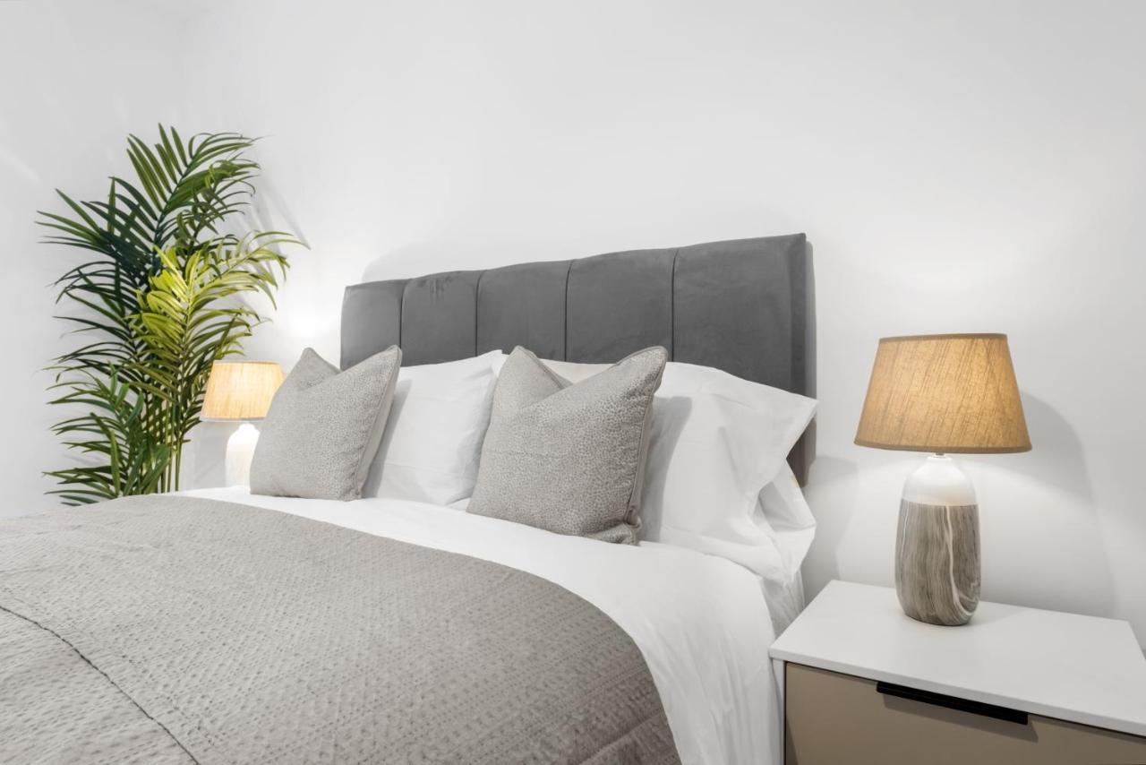 Exoticstay Apartments- 5* Elegant Luxury Centrally Located 2-Bedroom Apt Бірмінгем Екстер'єр фото